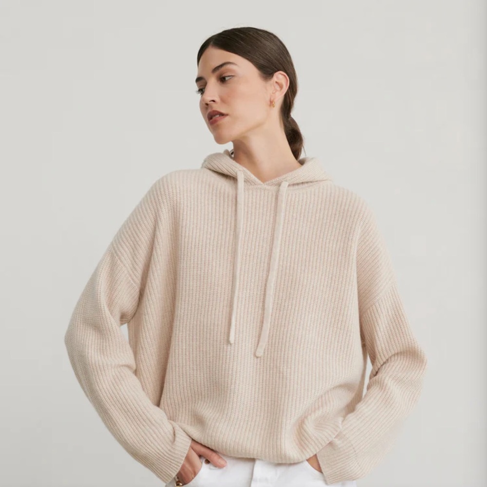 Cozy Cream Hooded Sweater
Cashmere fisherman hoodie gently worn